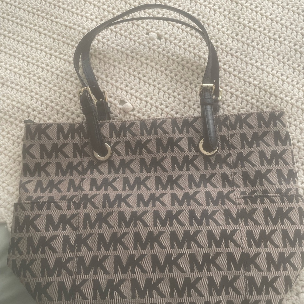 Never used no tags Michael Kors satchel
